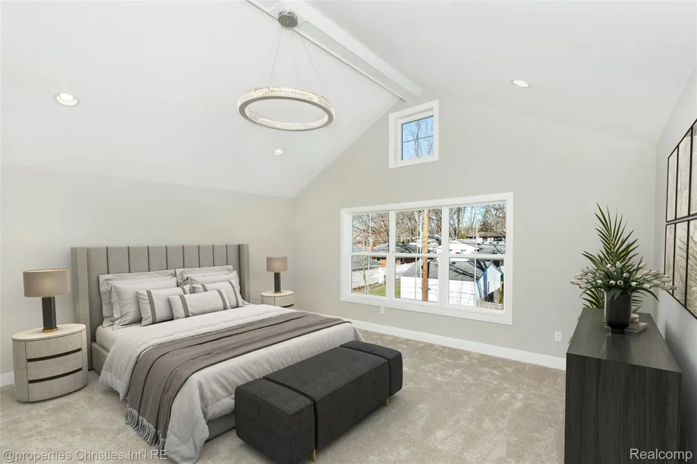 2093 Pembroke Road Birmingham City, MI 48009