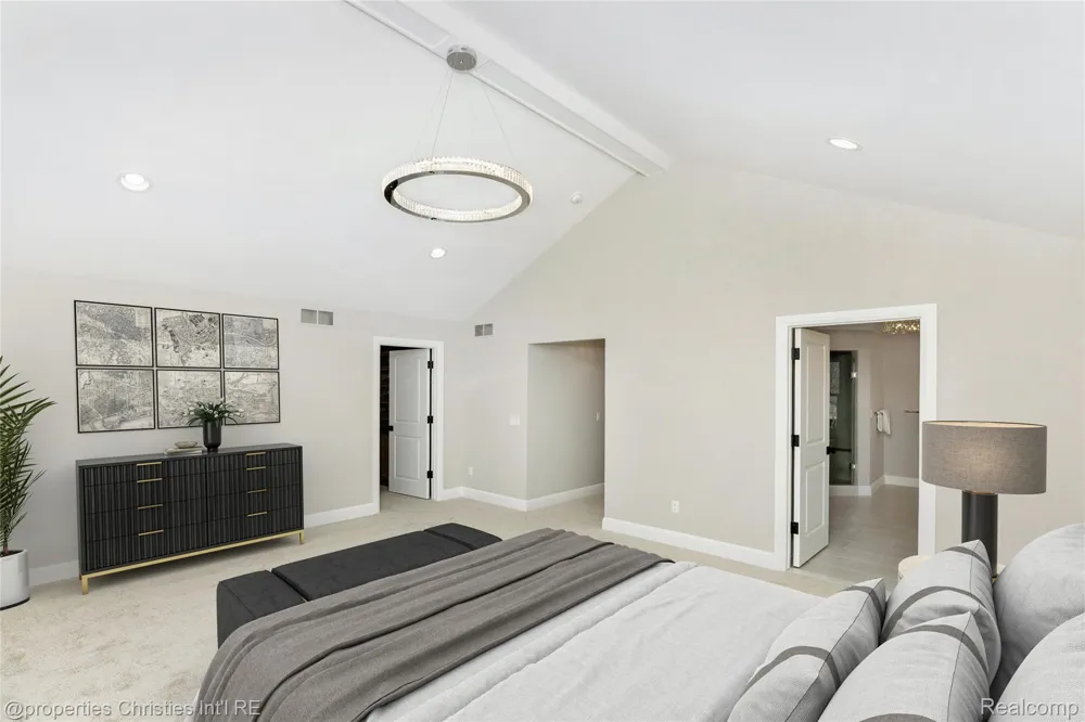 2093 Pembroke Road Birmingham City, MI 48009