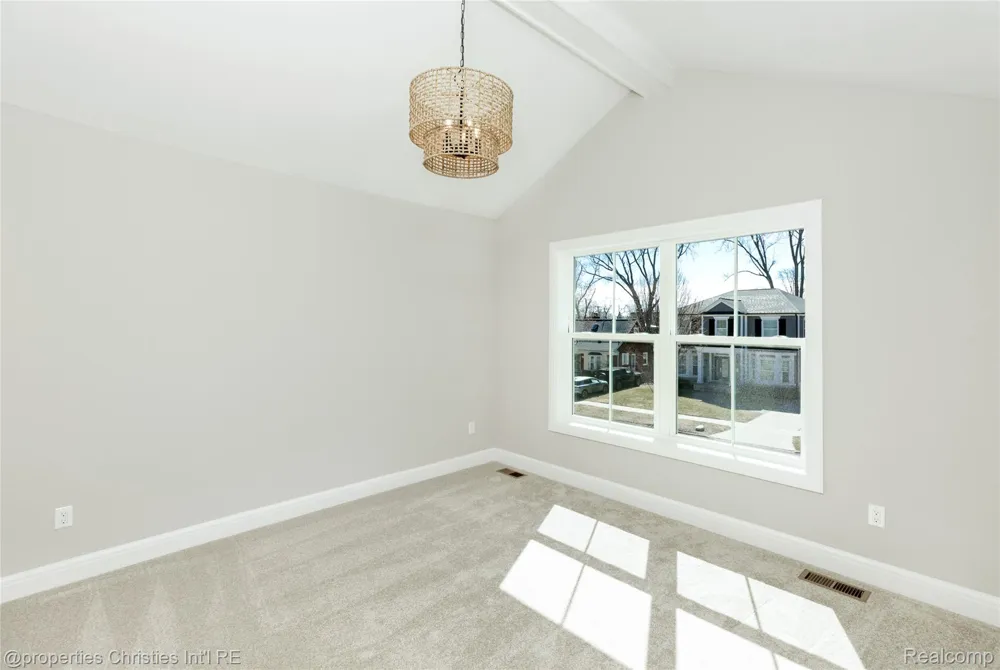 2093 Pembroke Road Birmingham City, MI 48009