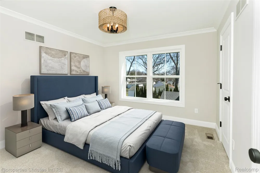 2093 Pembroke Road Birmingham City, MI 48009