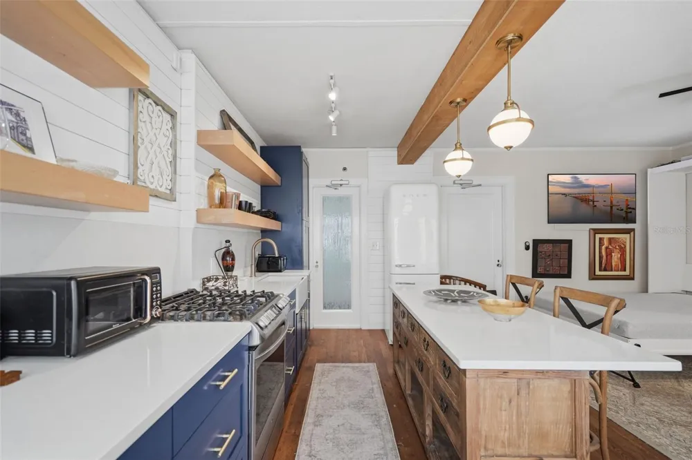 130 4TH AVENUE #504 St Petersburg, FL 33701