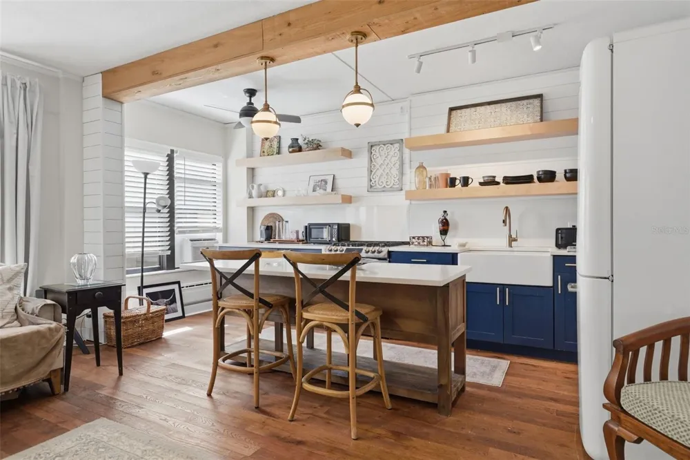 130 4TH AVENUE #504 St Petersburg, FL 33701