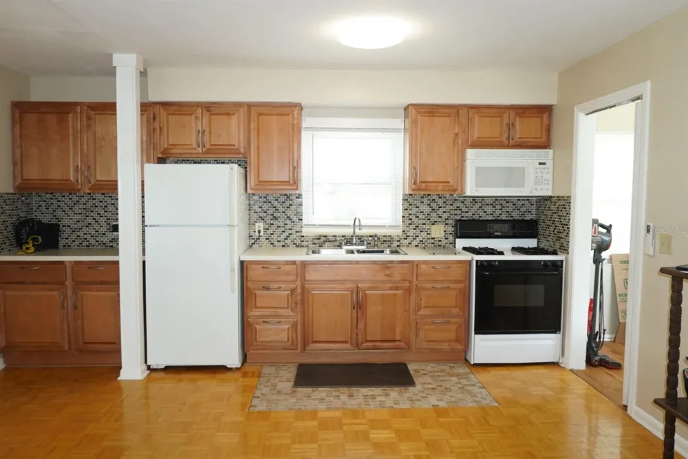 809 W PARK AVENUE #B Tampa, FL 33602