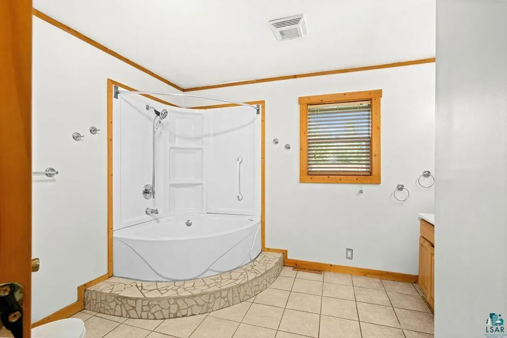 3949 E County Rd B Superior, WI 54880