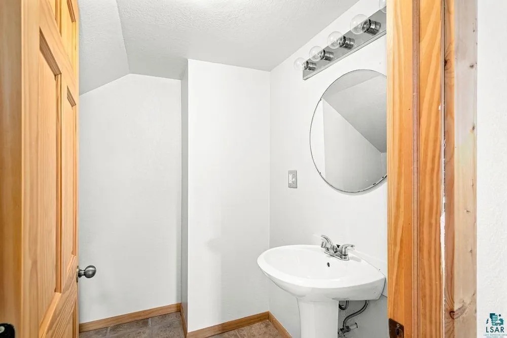 3949 E County Rd B Superior, WI 54880