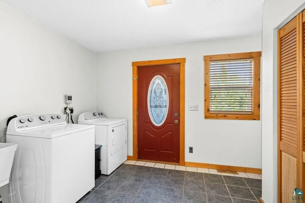 3949 E County Rd B Superior, WI 54880