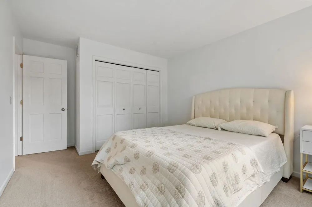 13547 Essex Court Eden Prairie, MN 55347
