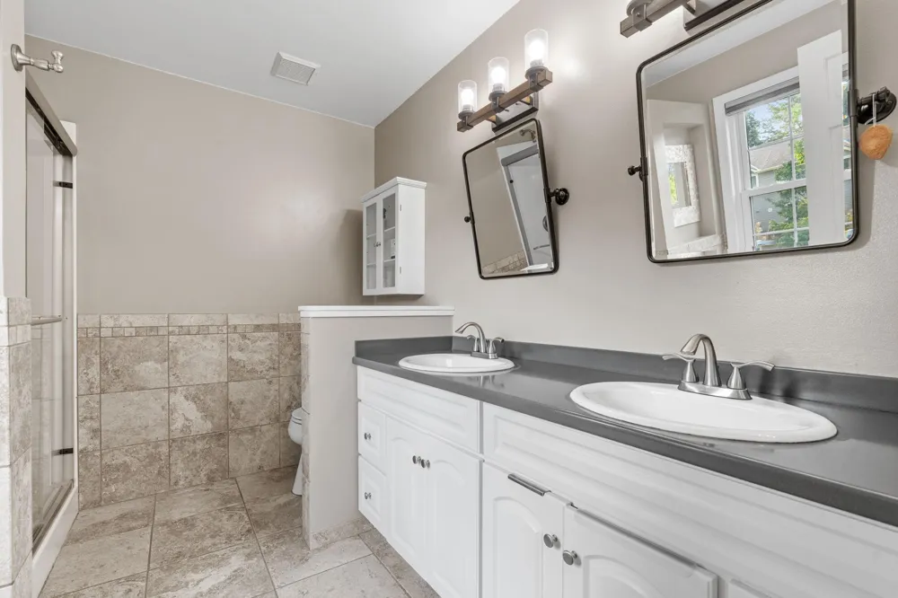 13547 Essex Court Eden Prairie, MN 55347