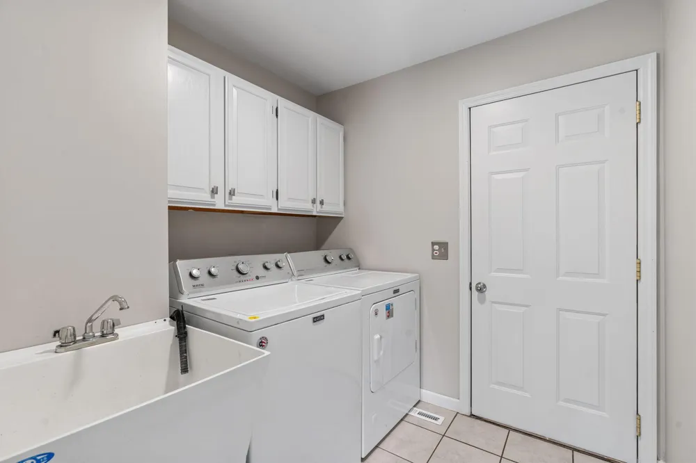 13547 Essex Court Eden Prairie, MN 55347
