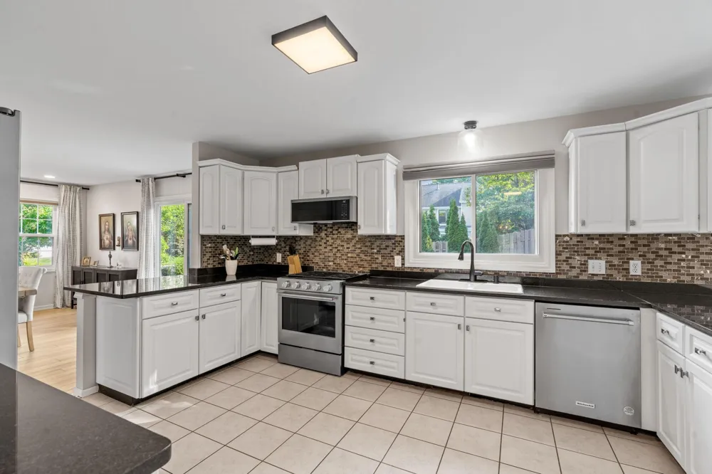 13547 Essex Court Eden Prairie, MN 55347