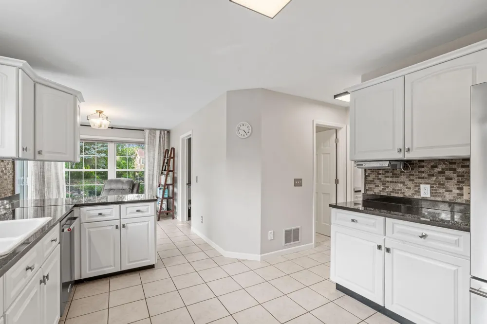 13547 Essex Court Eden Prairie, MN 55347
