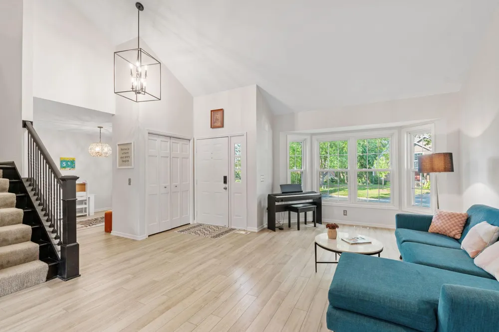 13547 Essex Court Eden Prairie, MN 55347