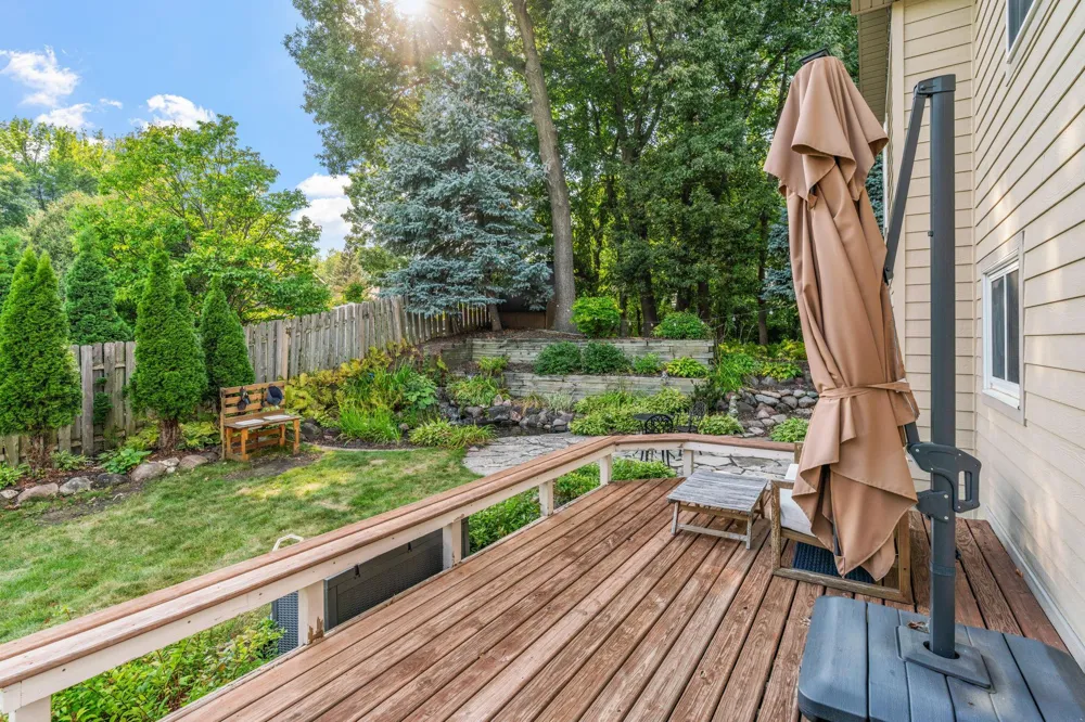13547 Essex Court Eden Prairie, MN 55347