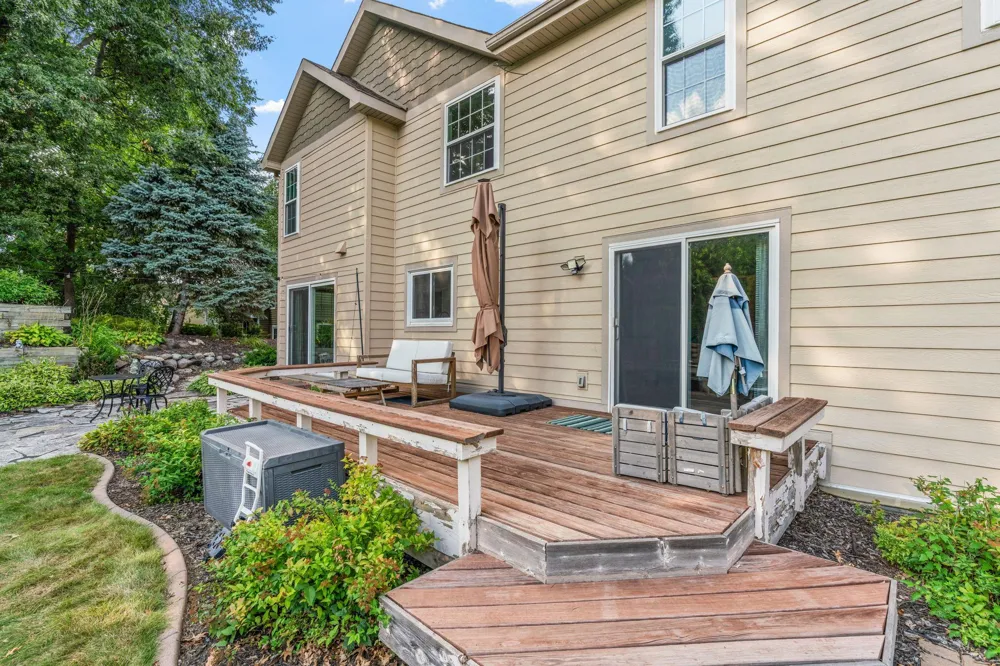 13547 Essex Court Eden Prairie, MN 55347