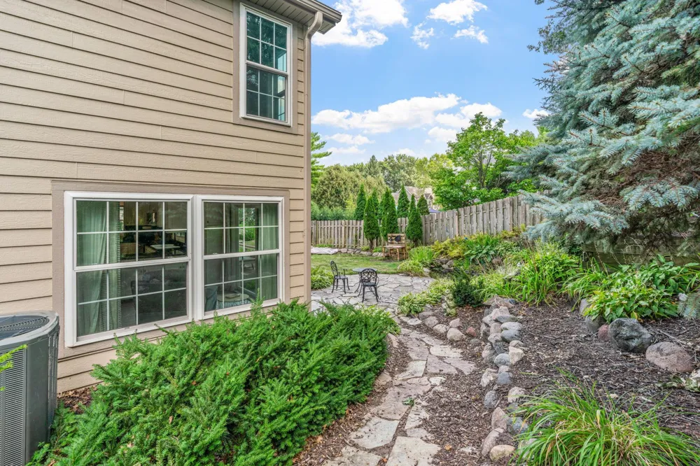 13547 Essex Court Eden Prairie, MN 55347