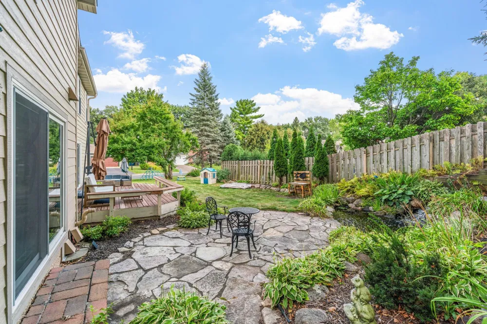 13547 Essex Court Eden Prairie, MN 55347