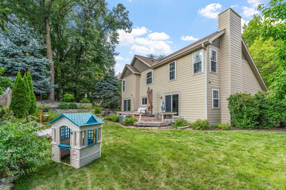 13547 Essex Court Eden Prairie, MN 55347