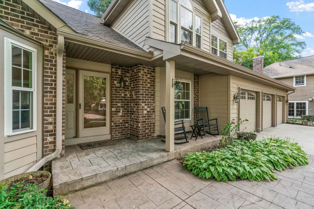 13547 Essex Court Eden Prairie, MN 55347