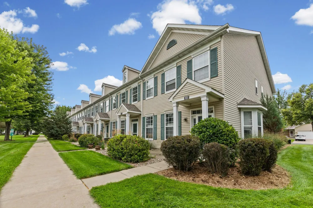 941 Newport Avenue Shakopee, MN 55379