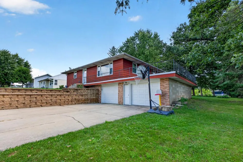 202 7th Street SW Chatfield, MN 55923