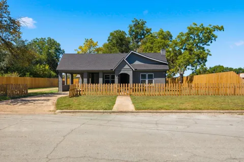 902 Post Oak Street