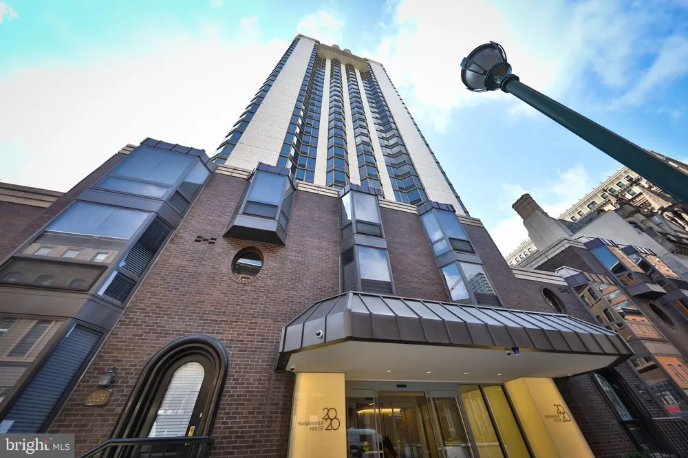 2018 WALNUT STREET #18G Philadelphia, PA 19103