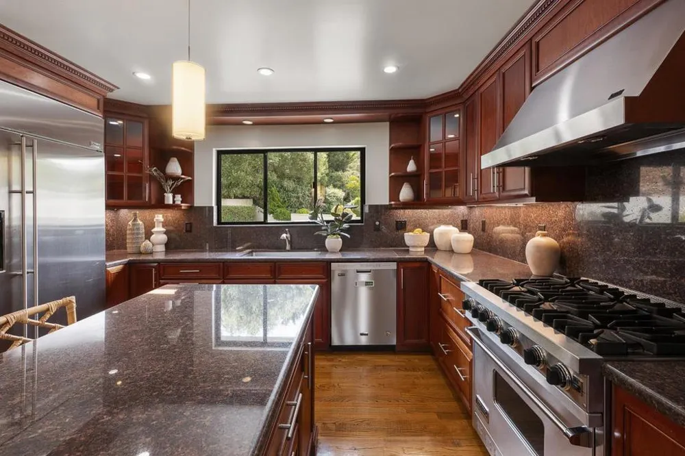 23 Shasta Court South San Francisco, CA 94080