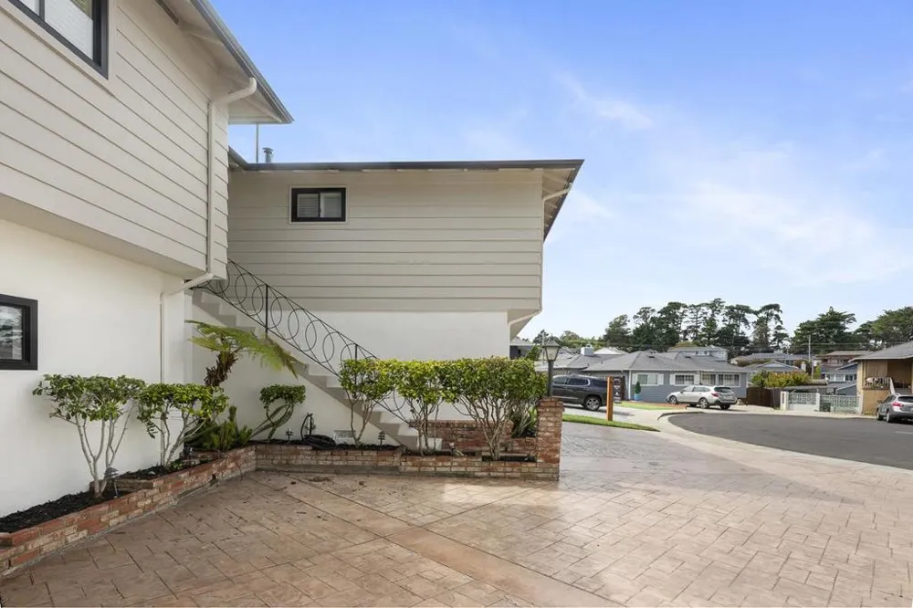 23 Shasta Court South San Francisco, CA 94080