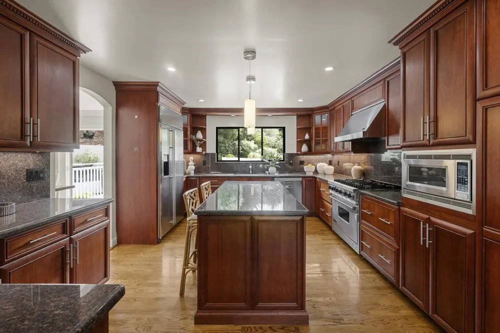 23 Shasta Court South San Francisco, CA 94080