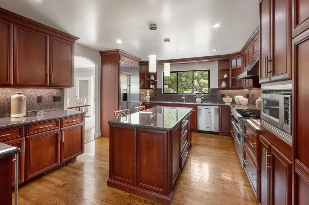 23 Shasta Court South San Francisco, CA 94080