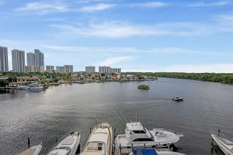 400 Sunny Isles Blvd #908