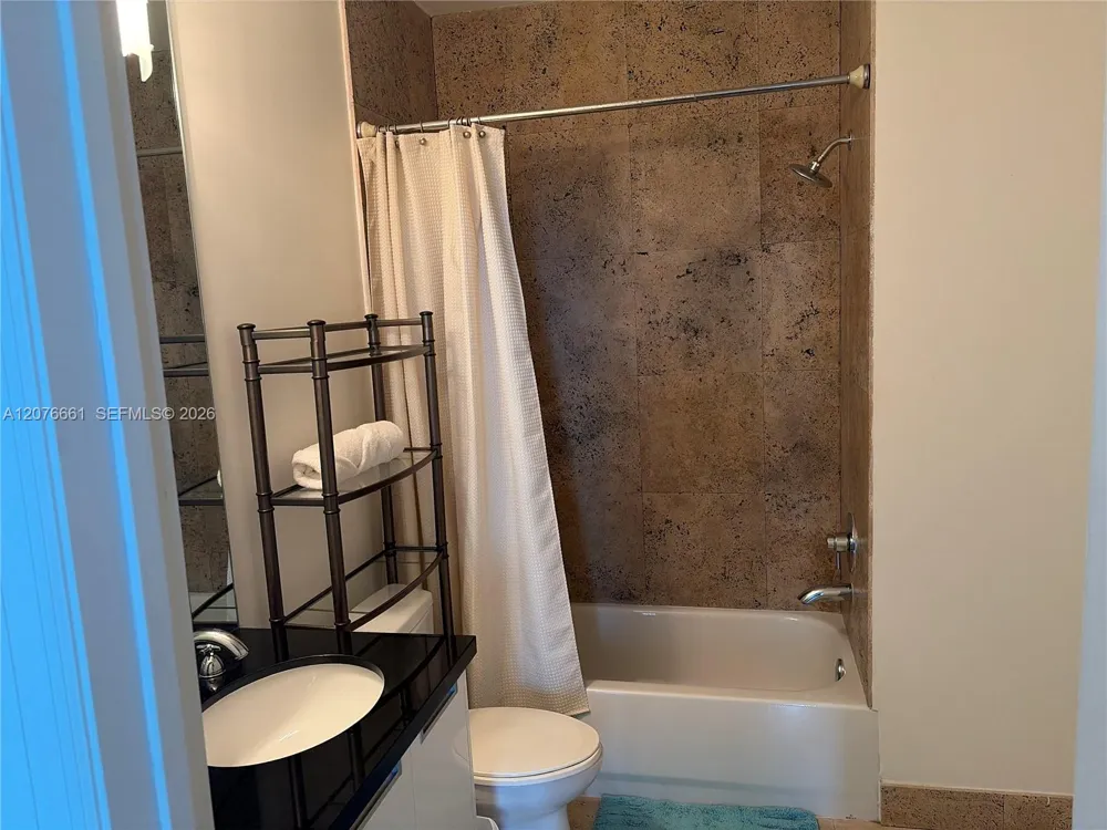 7901 Hispanola Ave #807 North Bay Village, FL 33141