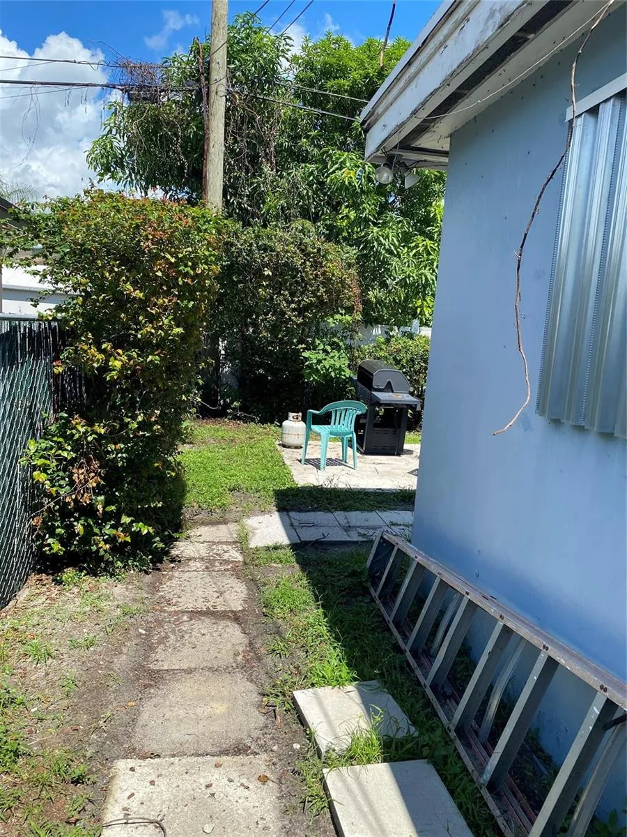 6901 SW 6TH STREET Pembroke Pines, FL 33023