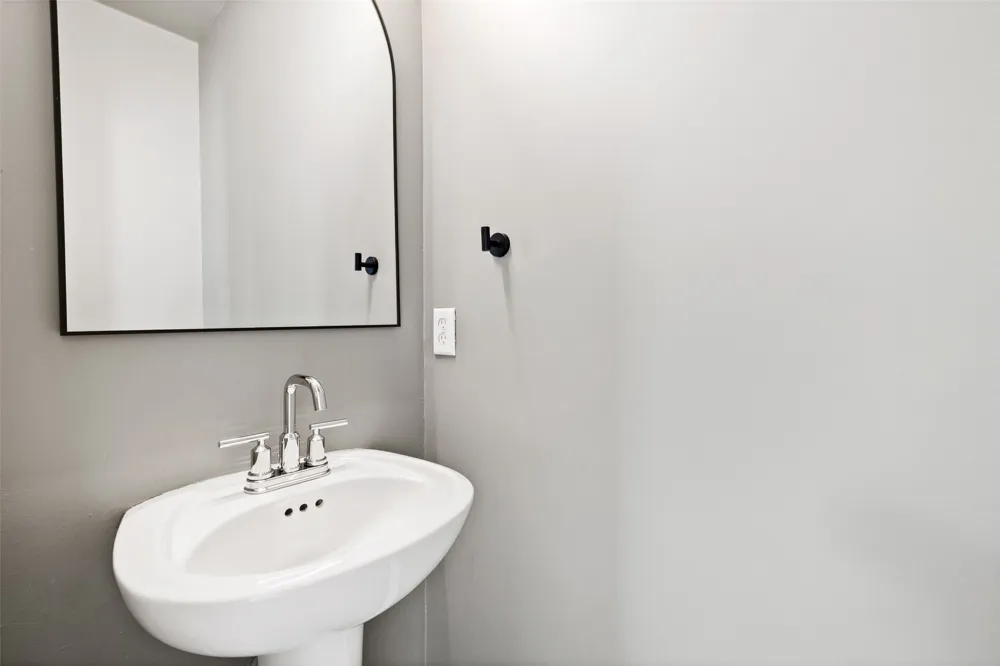 1615 Airedale Road Austin, TX 78748