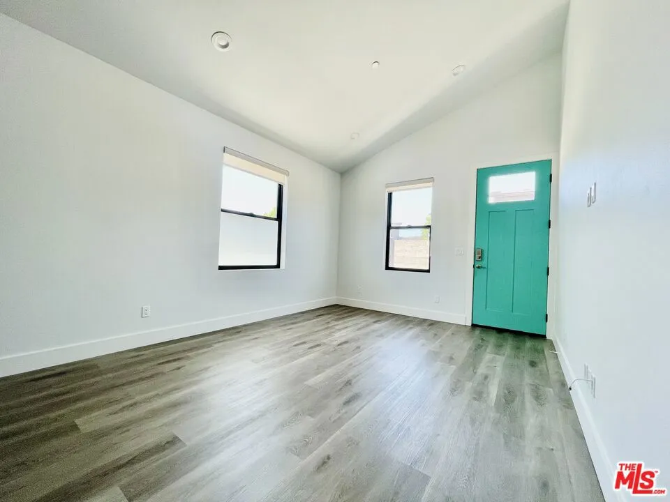 11922 Isis Avenue Hawthorne, CA 90304