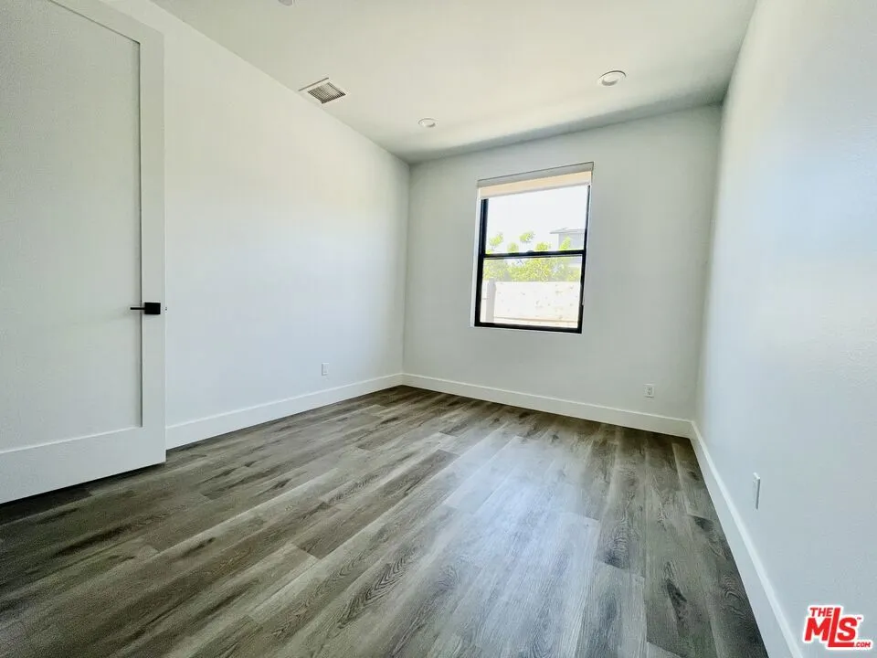 11922 Isis Avenue Hawthorne, CA 90304