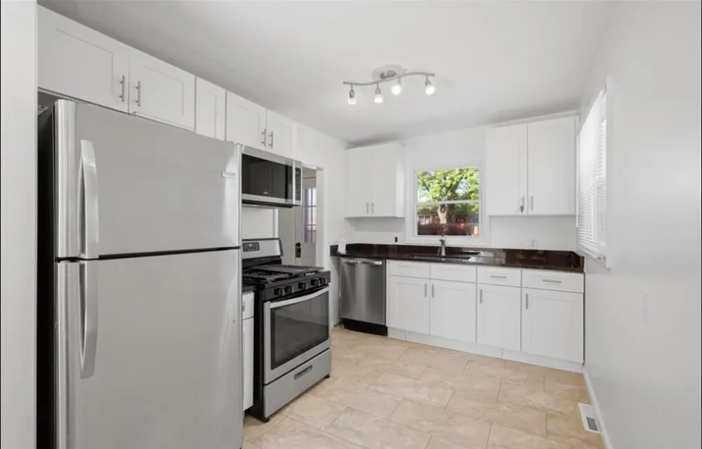 22761 Purdue Avenue Farmington Hills City, MI 48336