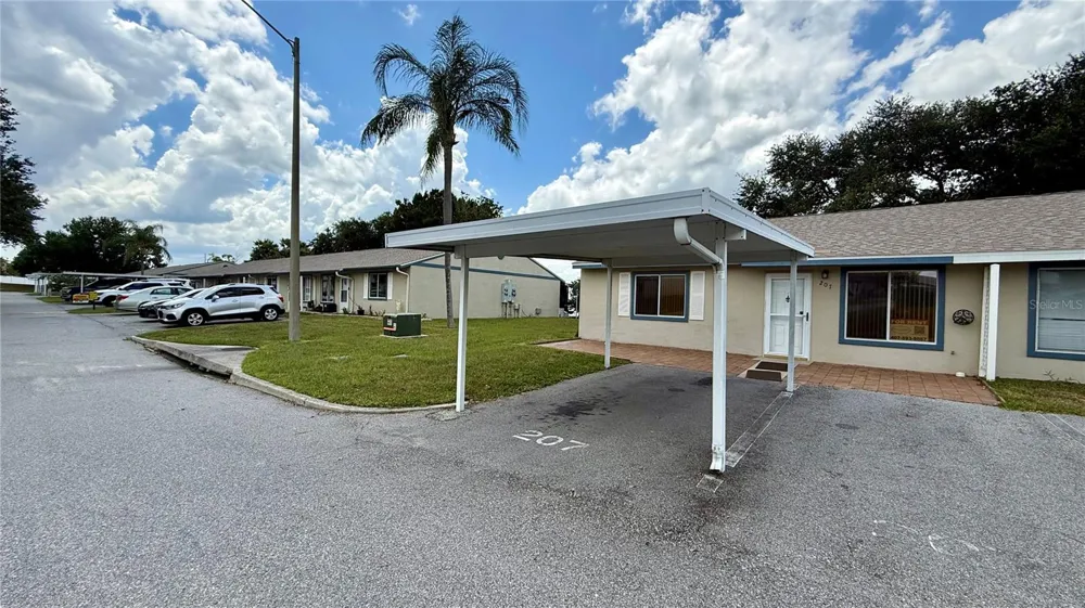 207 WINTER RIDGE BOULEVARD #4 Winter Haven, FL 33881