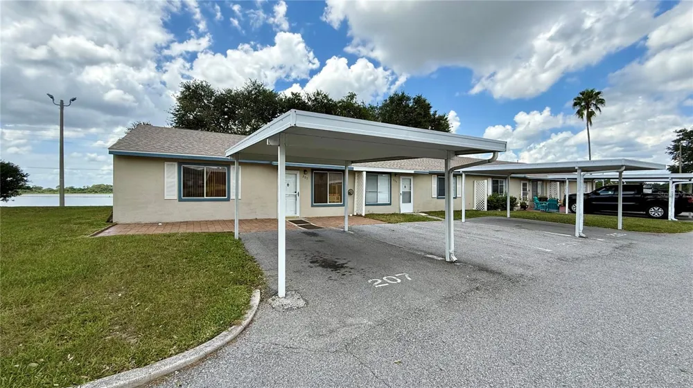 207 WINTER RIDGE BOULEVARD #4 Winter Haven, FL 33881