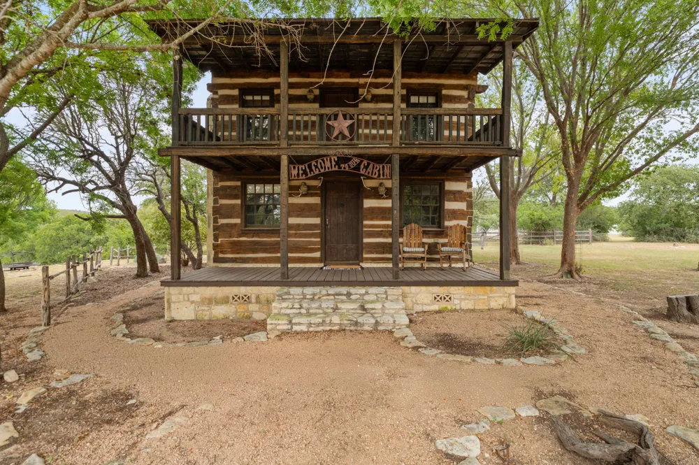 401 Clear Creek Lane Fredericksburg, TX 78624
