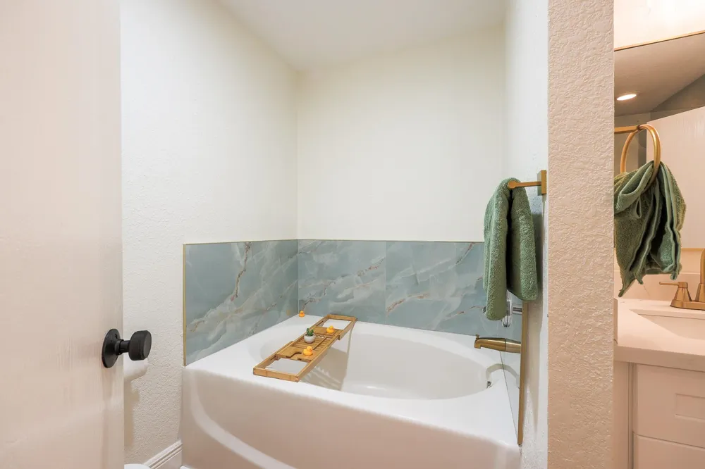 5226 Chasewood Drive Bacliff, TX 77518