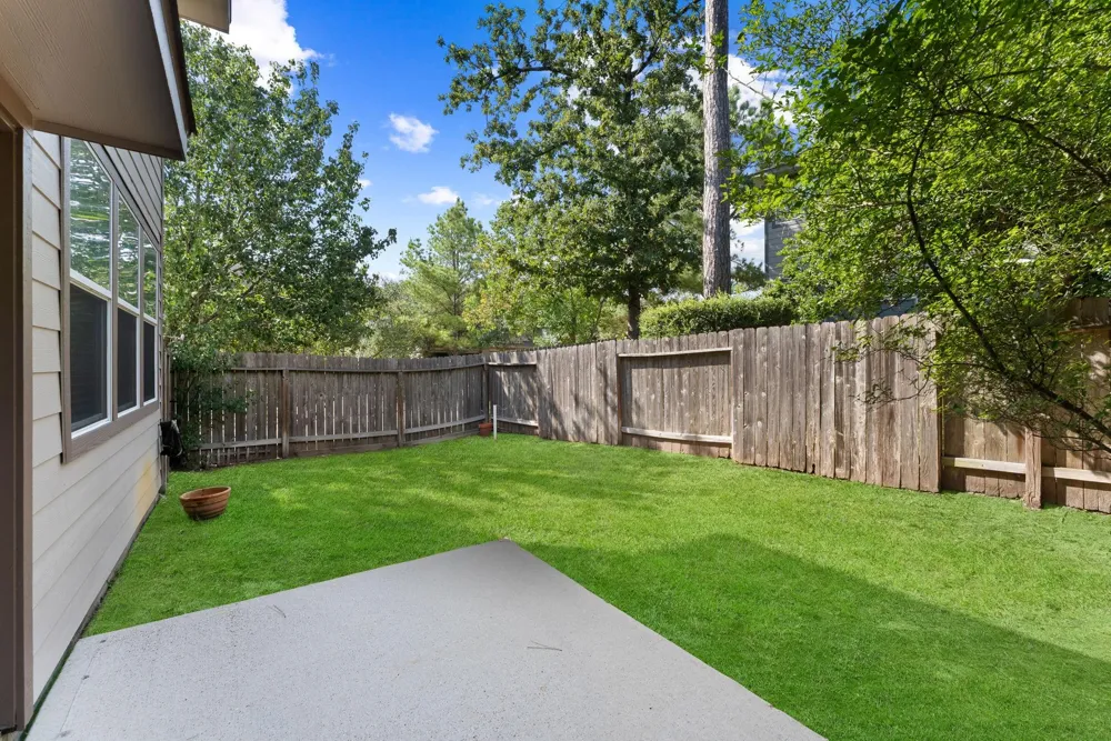 46 Whitekirk Place Magnolia, TX 77354