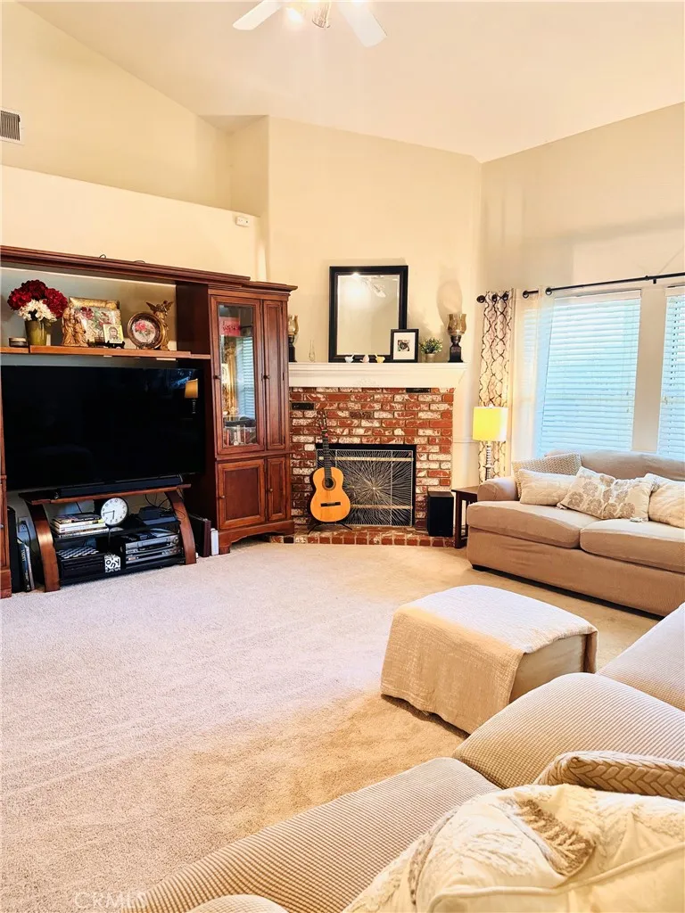 2559 E Fallbrook Fresno, CA 93720