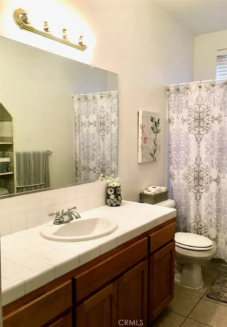 2559 E Fallbrook Fresno, CA 93720