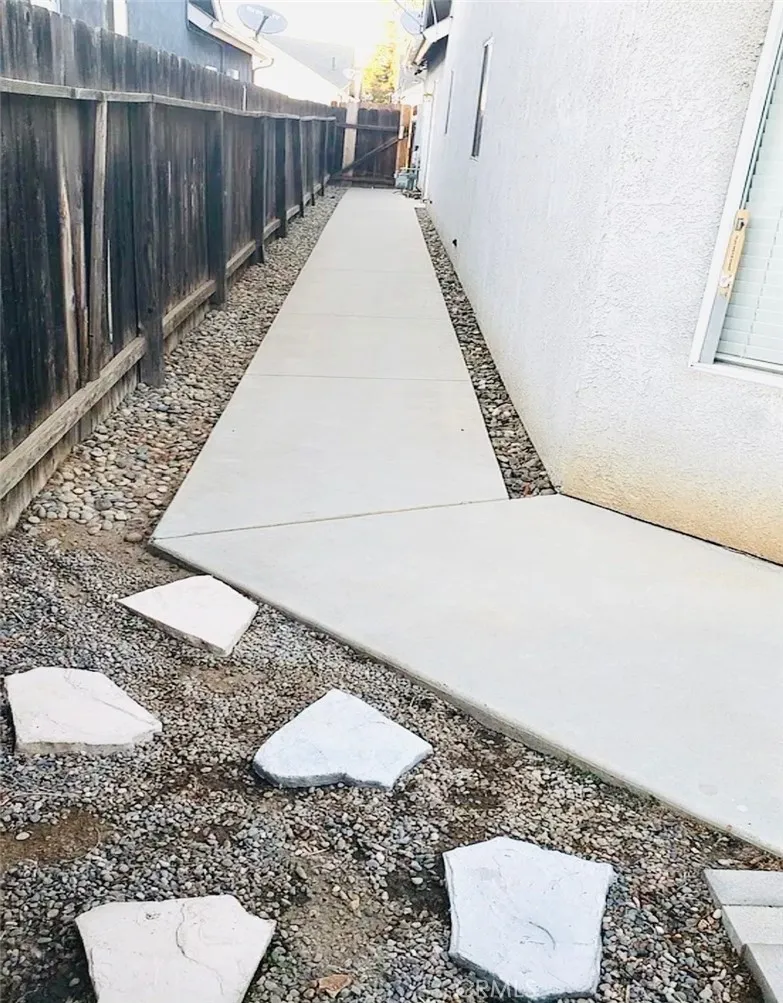2559 E Fallbrook Fresno, CA 93720