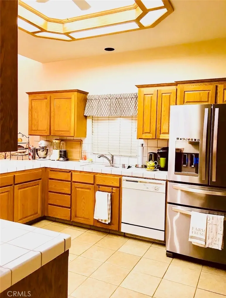 2559 E Fallbrook Fresno, CA 93720
