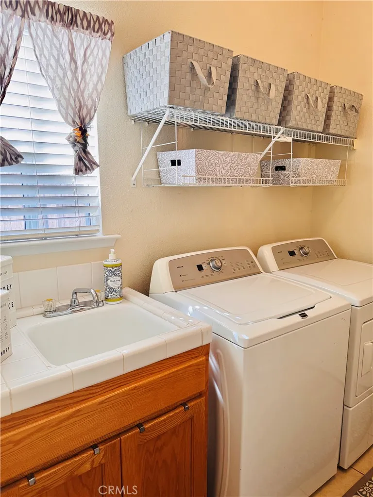 2559 E Fallbrook Fresno, CA 93720