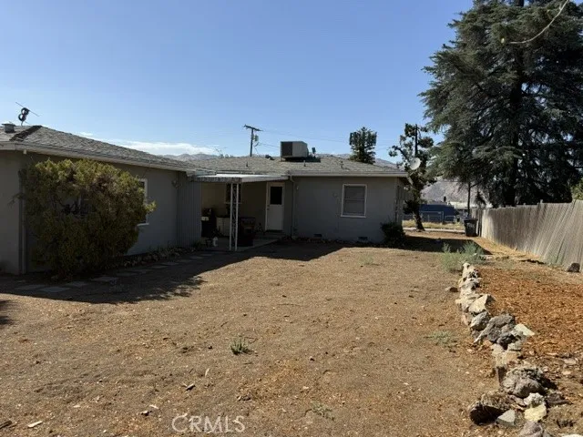 1425 W Hays Banning, CA 92220