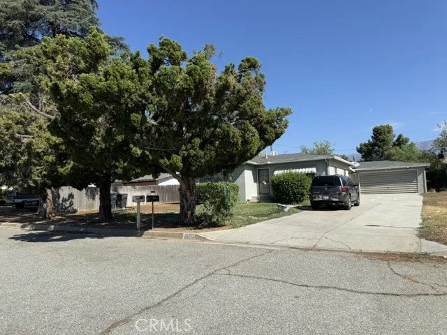 1425 W Hays Banning, CA 92220