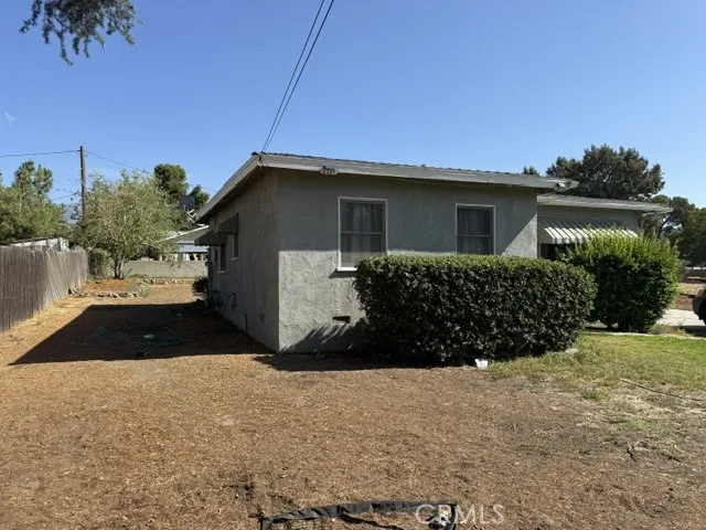 1425 W Hays Banning, CA 92220